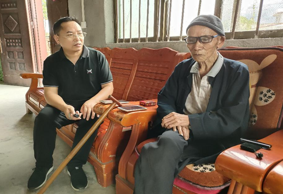 与口传古籍传承人陆义魁先生（89岁）录音中.png